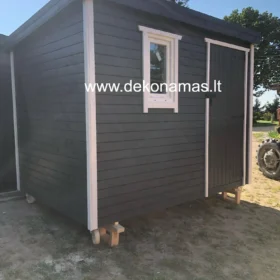 Mediniai sandėliukai, puikiai pritaikyti prekių saugojimui, sukurti iš tvariai gautų medžiagų, derinant estetiką ir praktiškumą.