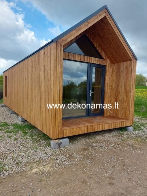 Tromse Mini 24 m² SIP namas su dideliais langais ir moderniu dizainu