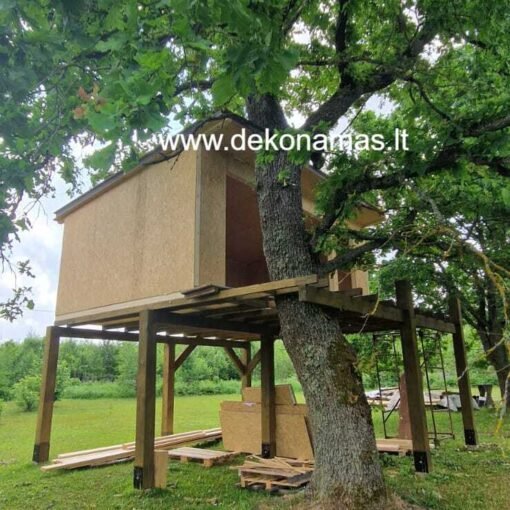 Unikalūs ir komfortiški nameliai medyje, pagaminti iš SIP plokščių, sukurti poilsiui gamtos apsuptyje ištisus metus, užtikrinantys šilumos izoliaciją ir energinį efektyvumą.