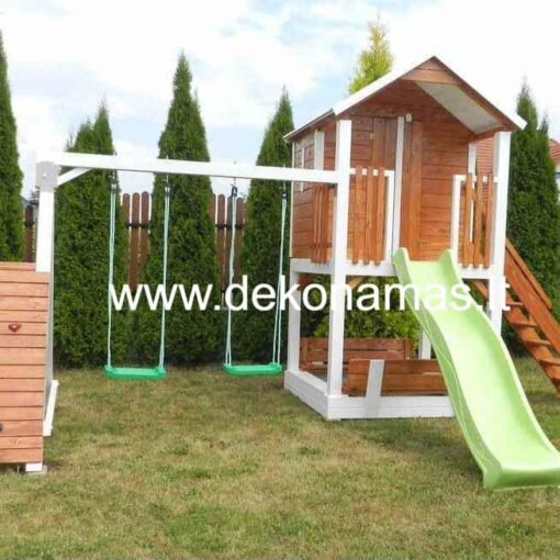 Medinė žaidimų aikštelė vaikams su supynėmis, čiuožykla ir smėlio dėže – saugus ir smagus laikas kieme!