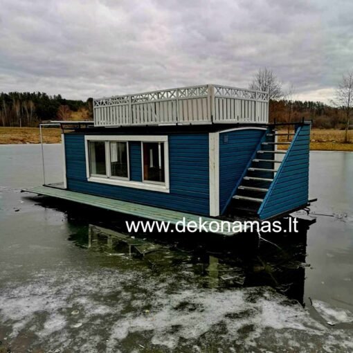 Sodo namelis ant vandens