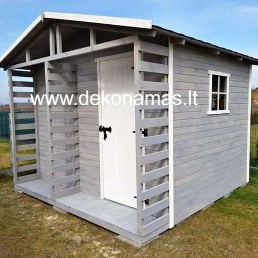 Medinis dazytas sodo namelis