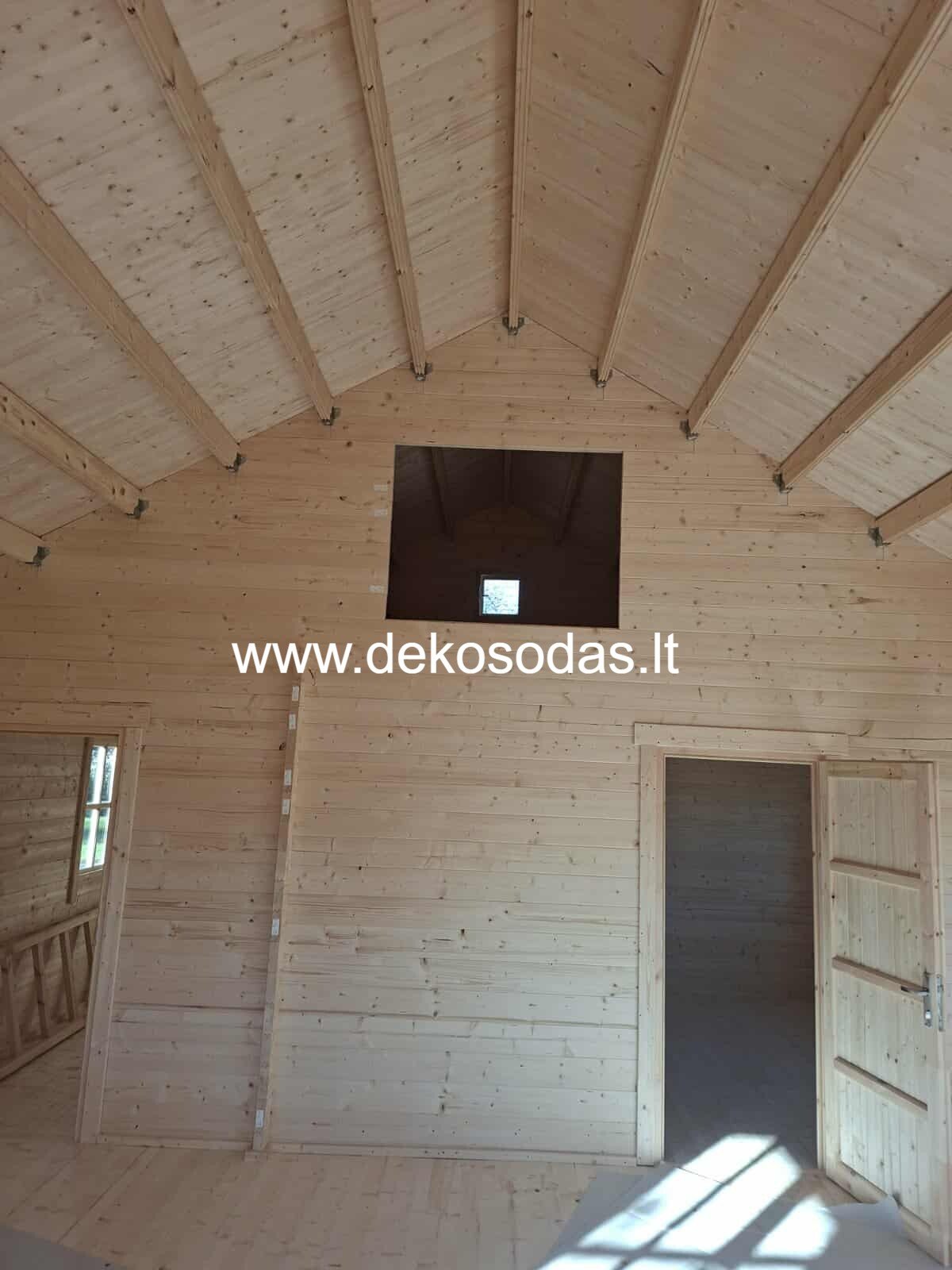 Medinis sodo namas Lora maxi 6×8 m + 2 m terasa – erdvus, aukštomis lubomis, pritaikomas pagal užsakymą - Image 11