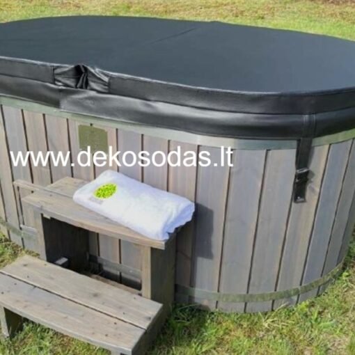 Ofuro vonia dviems su hidromasažu ir LED apšvietimu – idealus pasirinkimas poilsiui gamtos apsuptyje.