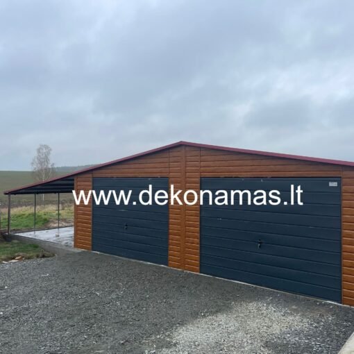 Auksinio Ąžuolo Medžio Imitacijos Garažas su Pastoge, dviejų vartų, 8x5 m dydžio, su pakeliamais vartais ir stogu.