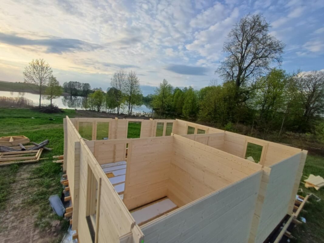 Medinio sodo namo Lora statybos antra diena