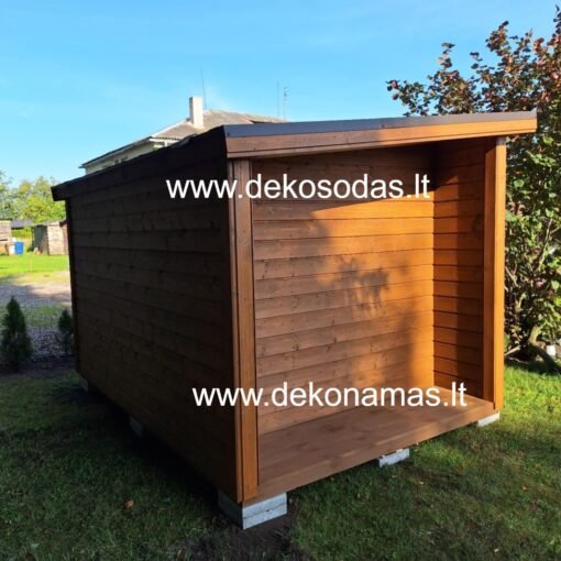 Medinis karkasinis sandėliukas su malkine, pastatytas ant trinkelių, 2.5x3.5 m dydžio