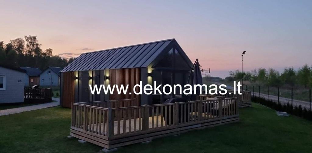 Modulinis namelis prie ežero be statybos leidimo