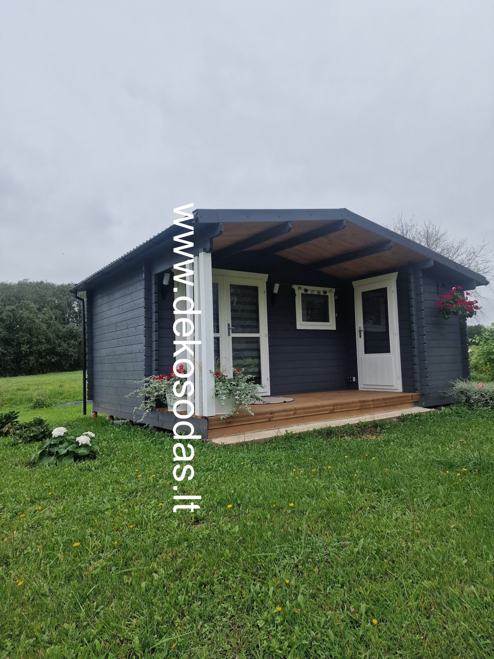 Medinis sodo namelis Garnys