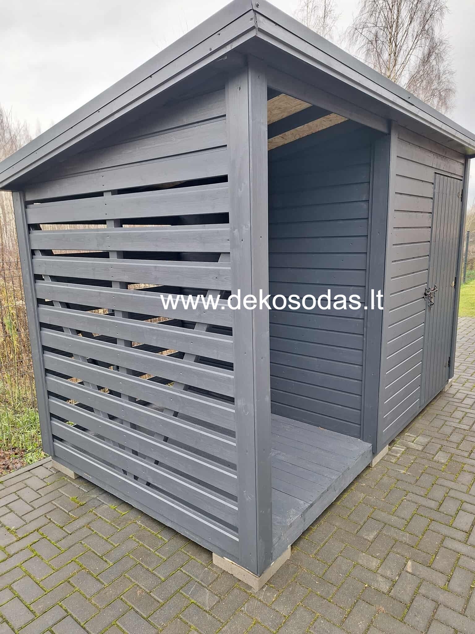 Medinė malkinė–sandėliukas su konteinerių talpykla (3,5 × 2 m) - Image 4