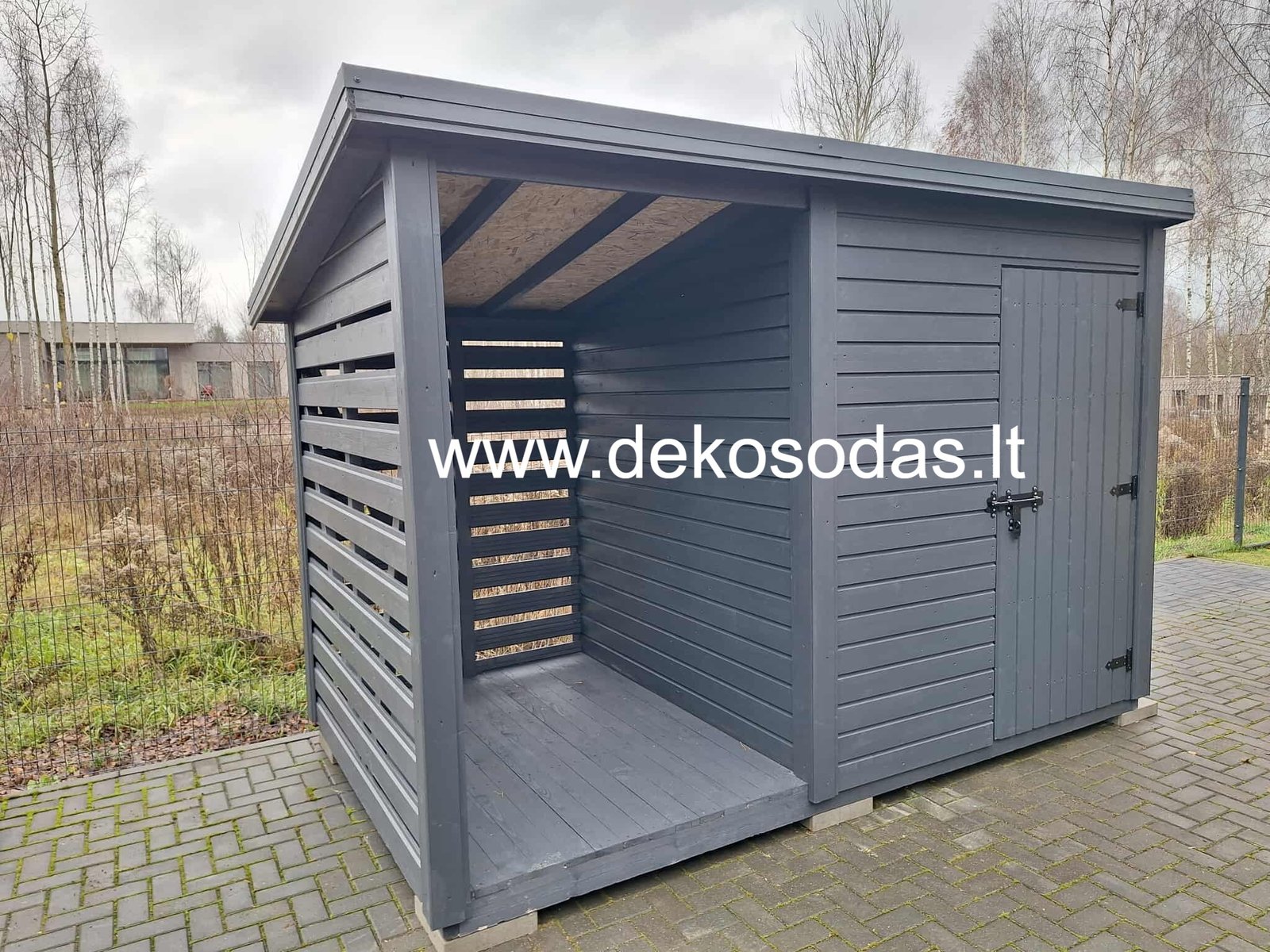 Medinė malkinė ir sandėliukas 3.5×2 m lauko erdvėms, konteinerių talpykla ir malkoms laikyti