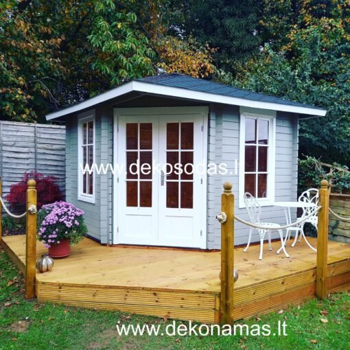 kampinis sodo namelis 298x298 cm iš 40 mm sienojų su langu ir dvivėrėmis durimis