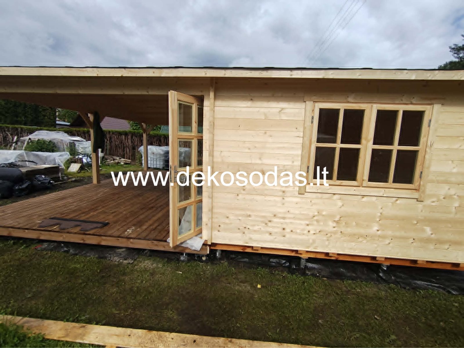 Minero 6x8 m medinis sodo namelis su 6x4 m pastoge ir sandėliuku