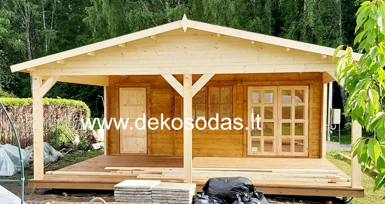 MINERO 6x8 m – medinis sodo namelis su erdvia pastoge (44 mm) - Image 3