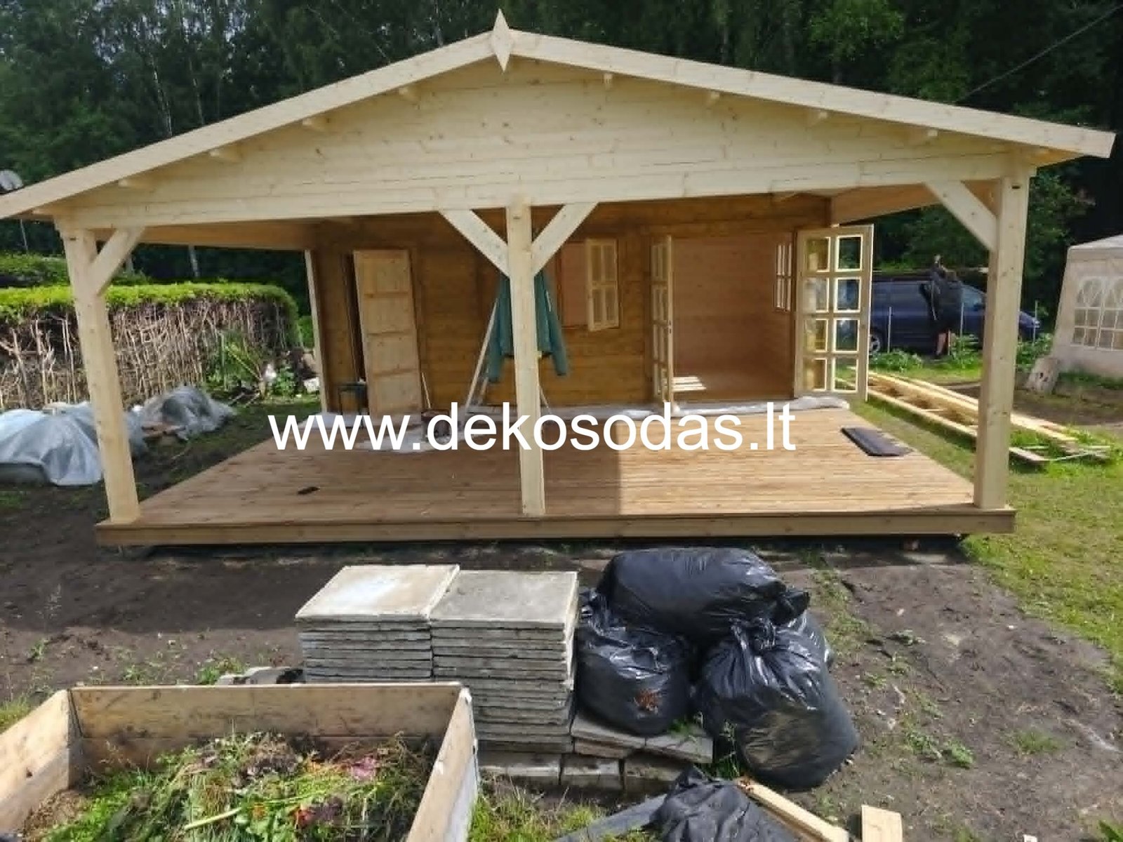 Minero 6x8 m medinis sodo namelis su 6x4 m pastoge ir sandėliuku