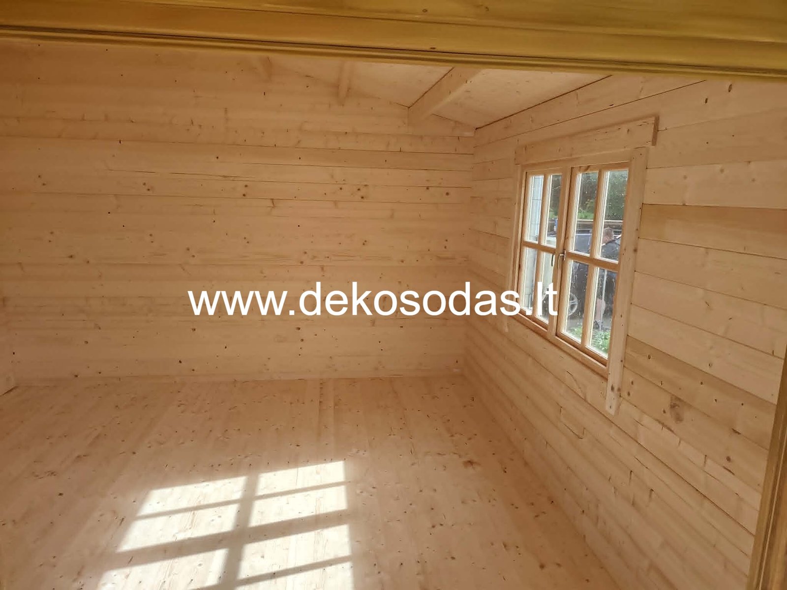 Minero 6x8 m medinis sodo namelis su 6x4 m pastoge ir sandėliuku