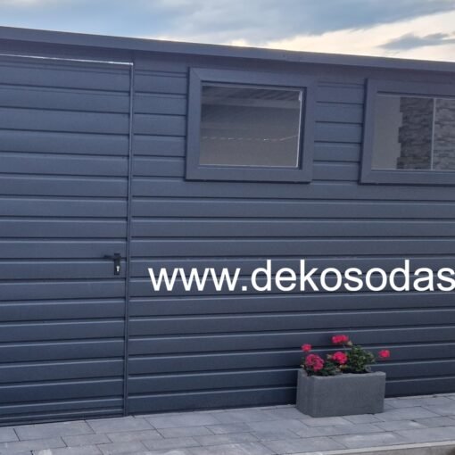 Sodo namelis 4x3 m su malkine ir horizontalia skardos apdaila