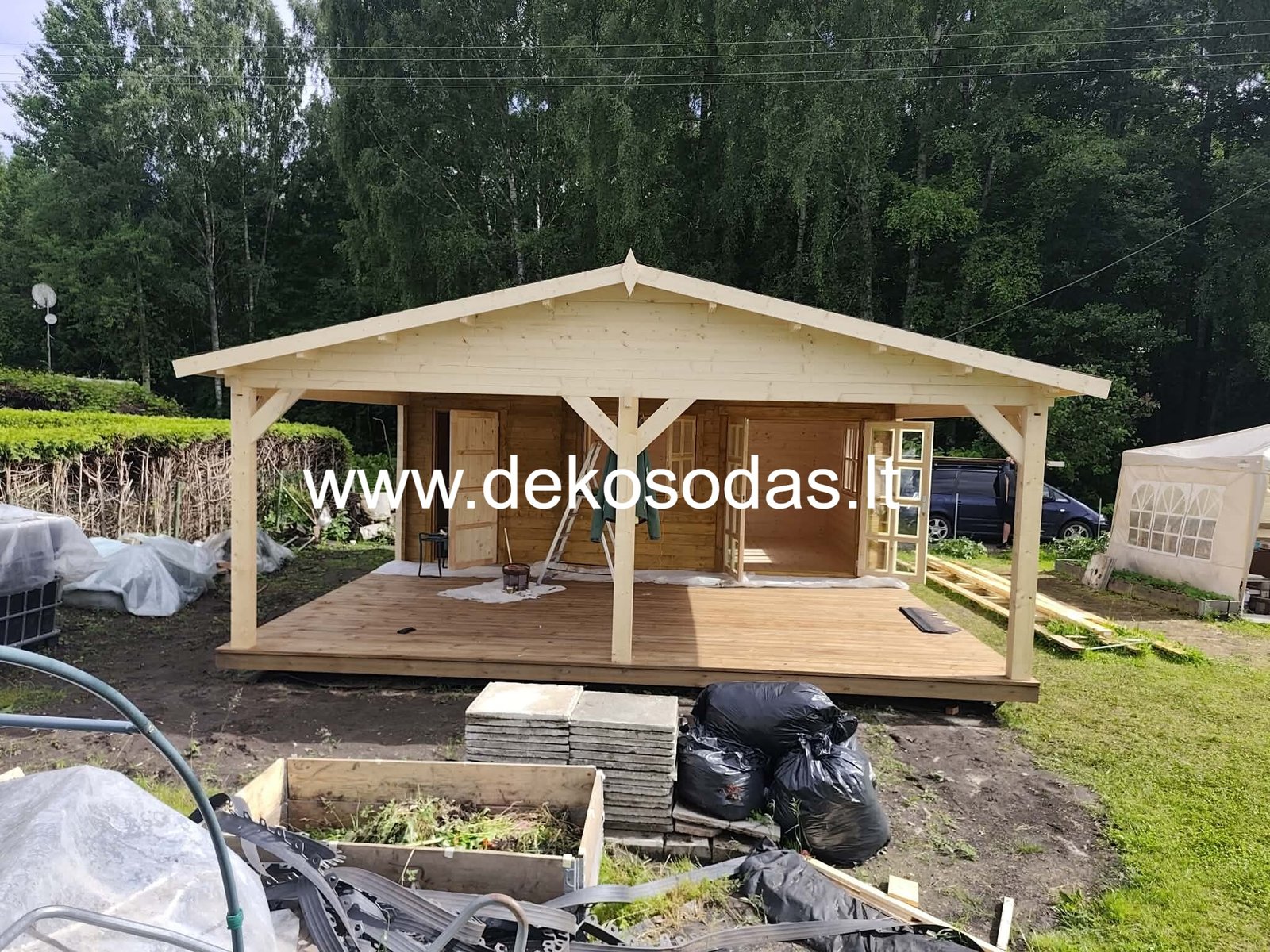 Minero 6x8 m medinis sodo namelis su 6x4 m pastoge ir sandėliuku