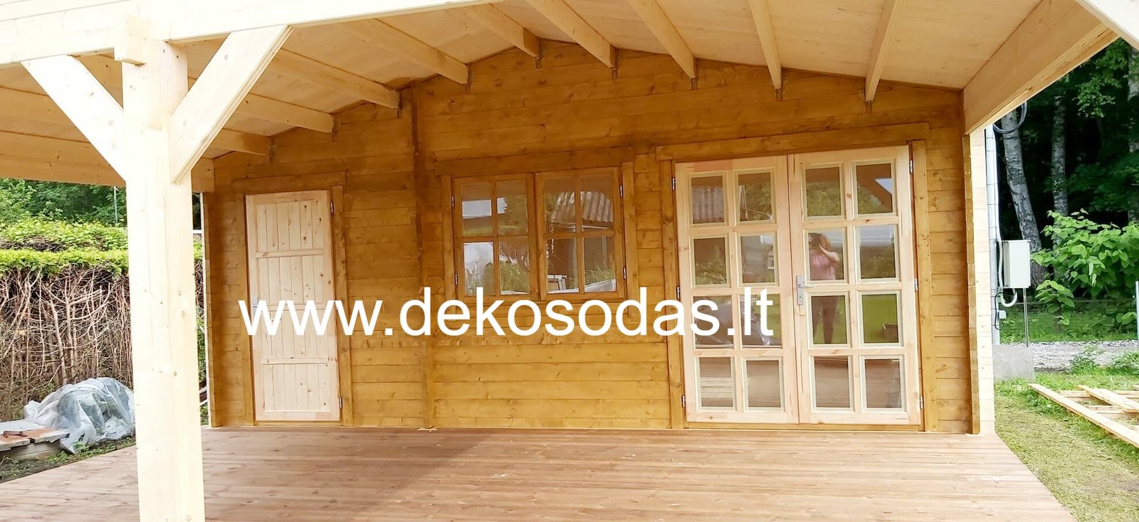 MINERO 6x8 m – medinis sodo namelis su erdvia pastoge (44 mm) - Image 2
